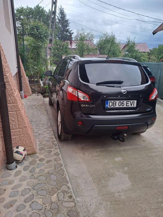 Nisan qashqai ..