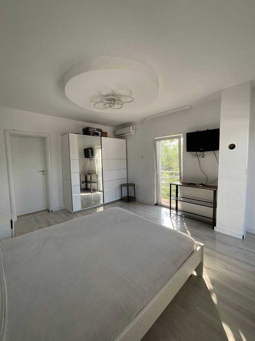 Inchiriez Vila 7 camere + 5 bai