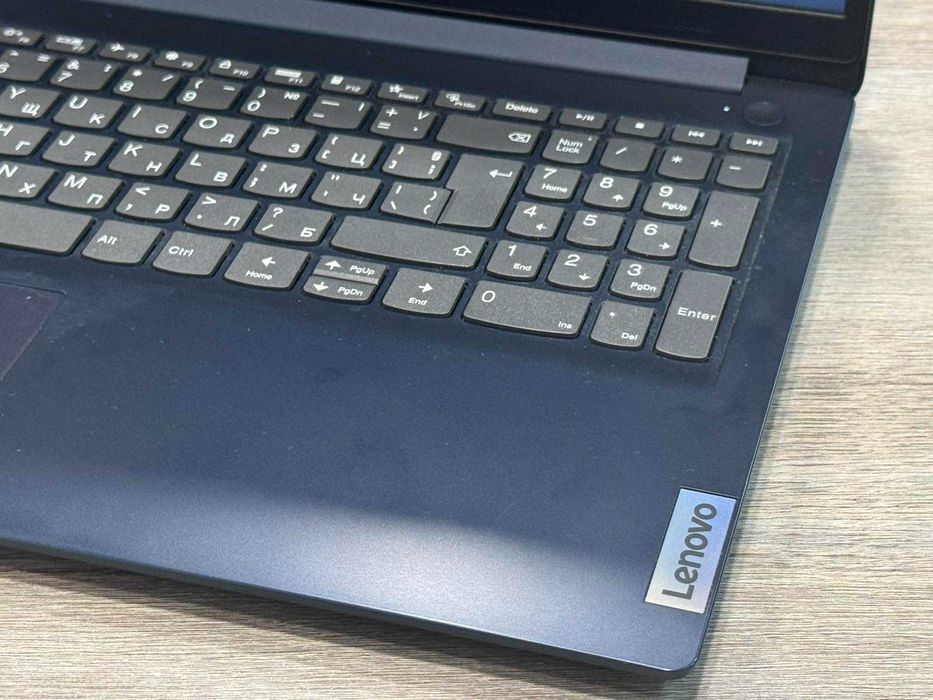 Lenovo IdeaPad 1i 15" – Intel Celeron N4500 / 8GB RAM / 477GB SSD