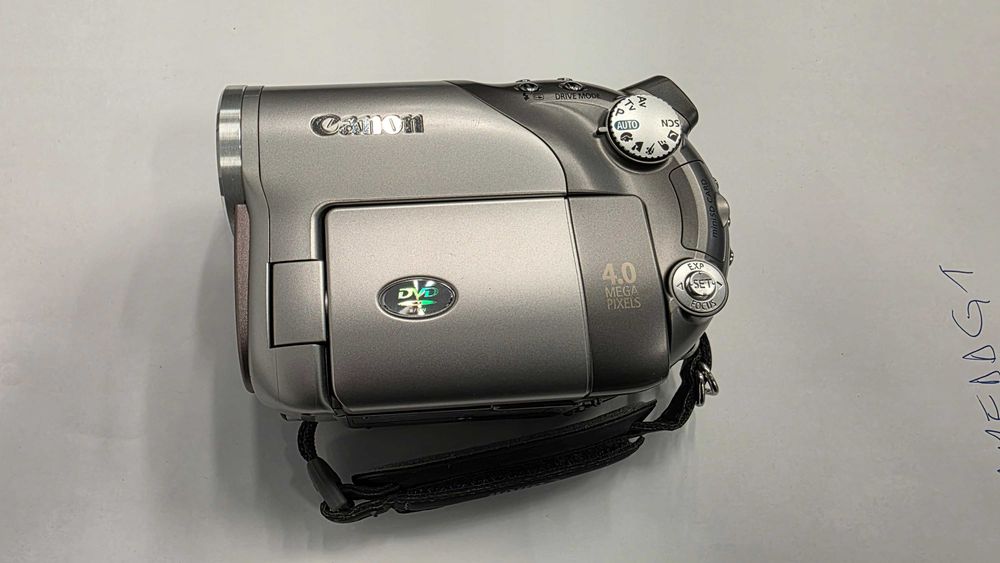 Camera video Canon DC40 cu scriere pe mini DVD (Camcorder NTSC DC40)