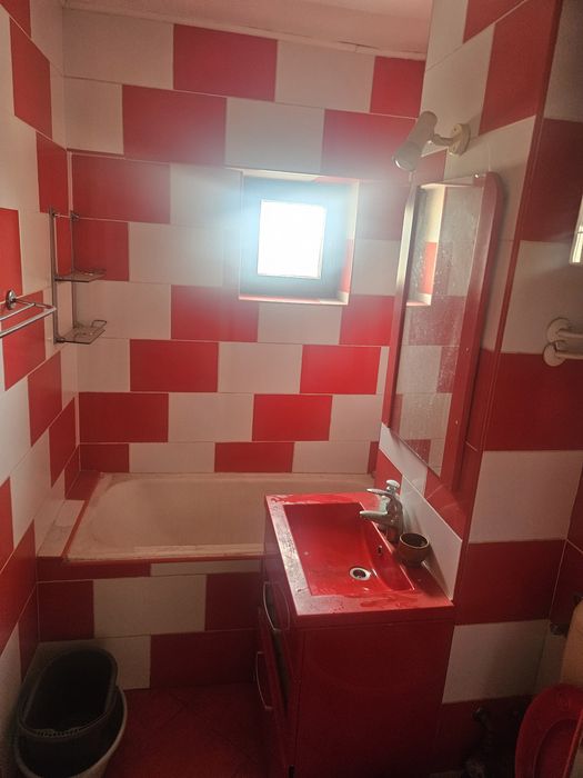 vând apartament 2 camere