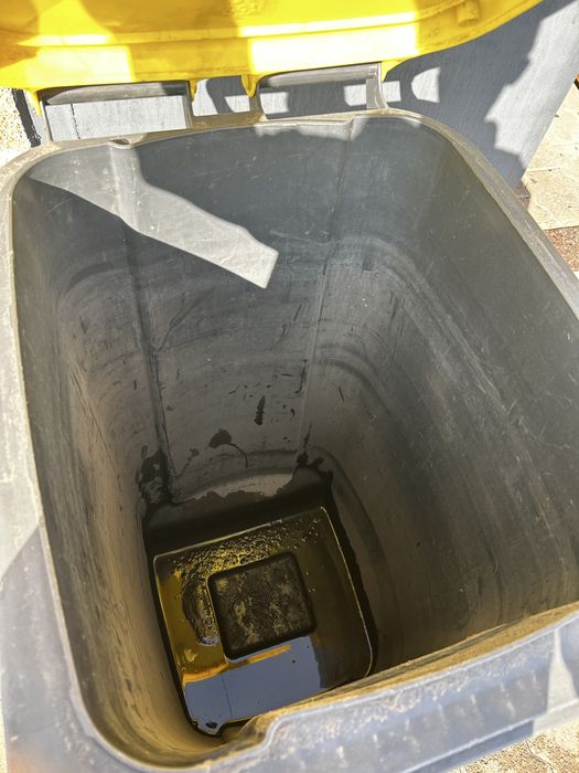 Мусорный бак садовый