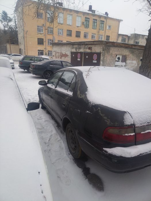 Тойота Карина е. На ходу.