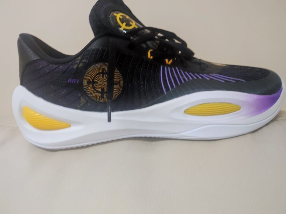 Продам кроссовки баскетбольные AR 1
