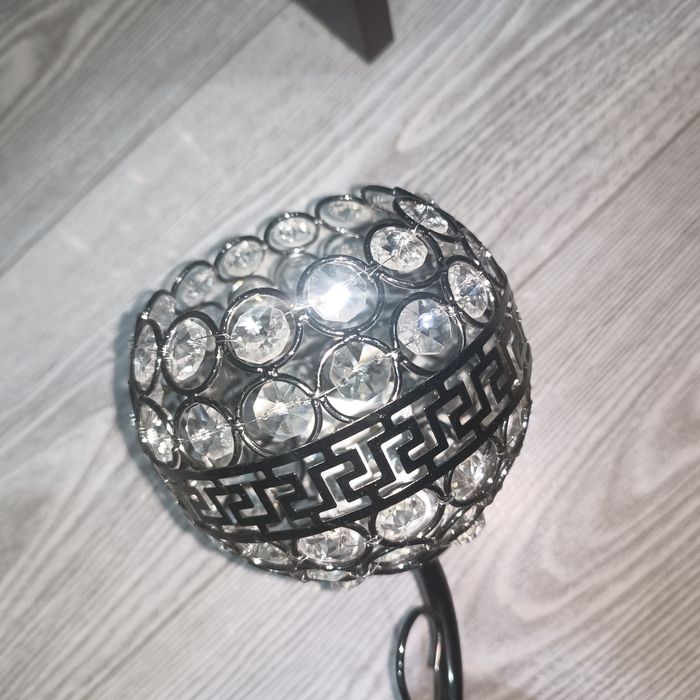 Продам люстру за 8000