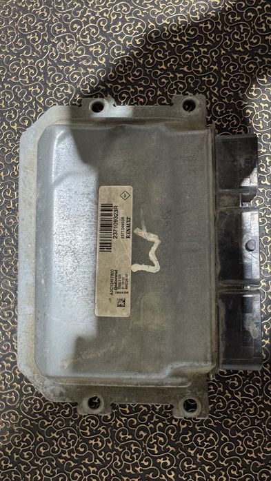 Блок управления двигателем Renault Sandero