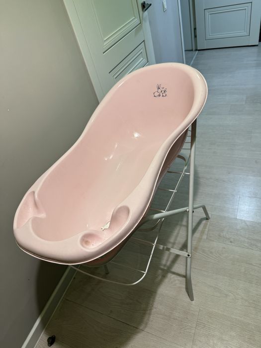 Ванночка со стойкой для детей