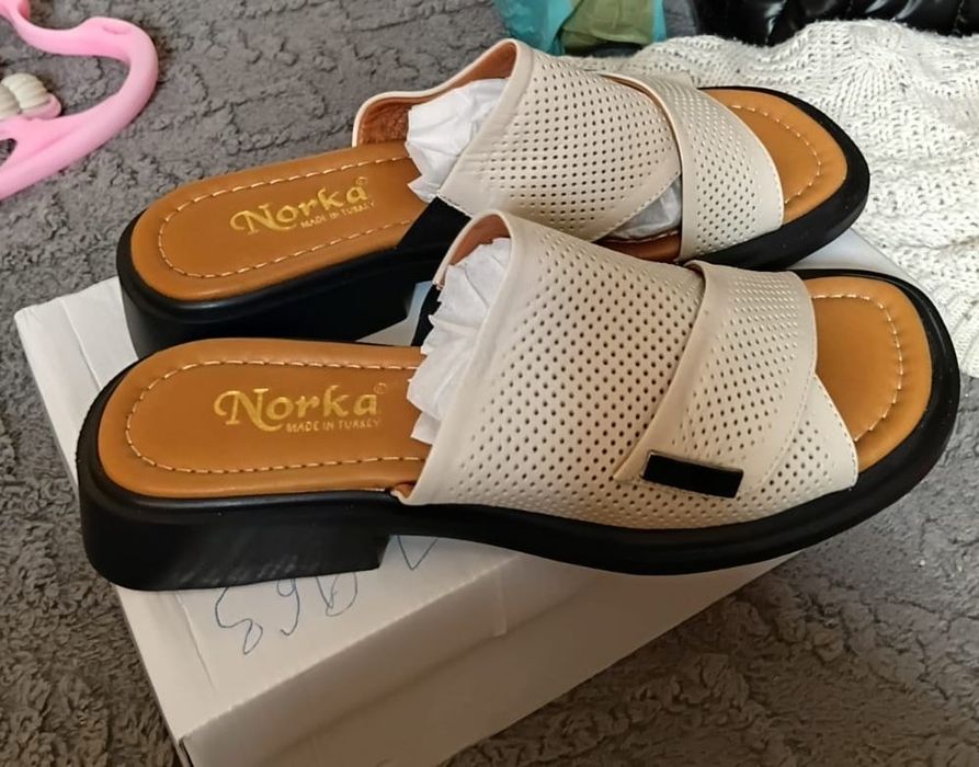 Шлепанцы новые кожанные