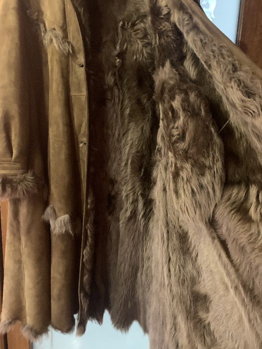 Vând cojoc dama,aproape nou,doua -trei purtări ocazional,impecabil.