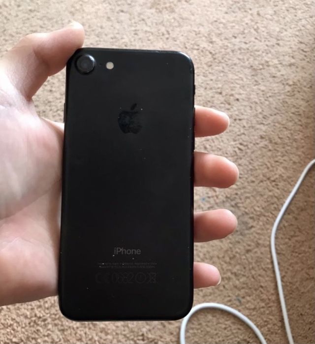 Продам Айфон 7 в отл сост