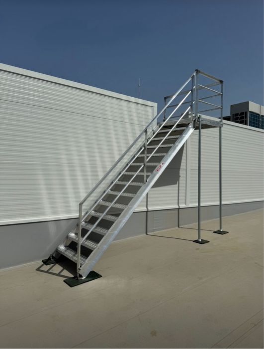 Scari si Platforme Metalice de Container.