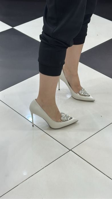 Туфли Ait с сердечком из камней