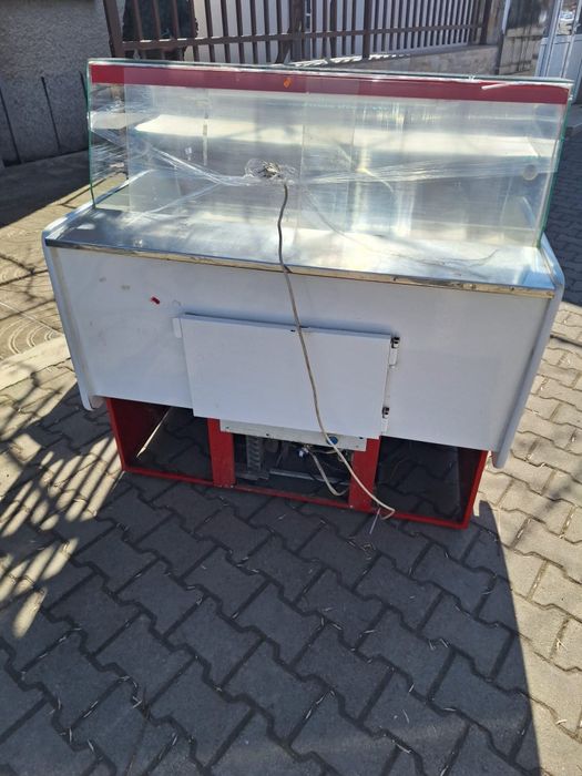 Хладилна витрина