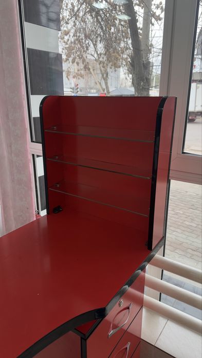 Стол маникюрный.