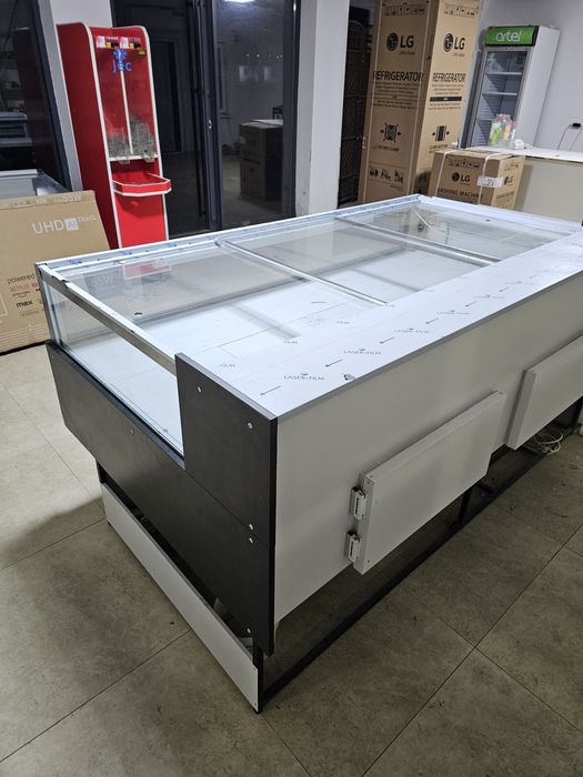 Витринный холодильник и морозильник