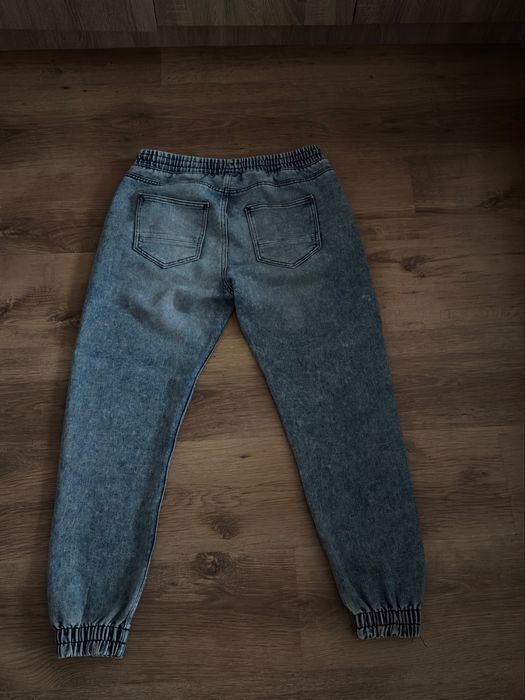 Ластични дънки и риза