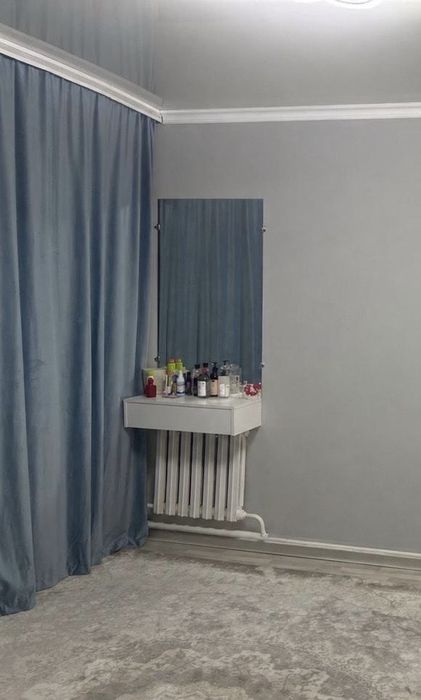 Продам зеркало и настенную тумбу