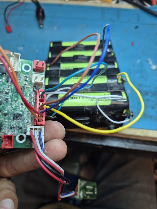 Aspiratoare verticale, inlocuire acumulatori si BMS