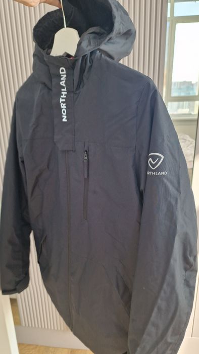 Продам ветровку на мальчика.