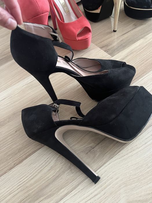 Vand pantofi si saboti nr 37 pret in functie de model
