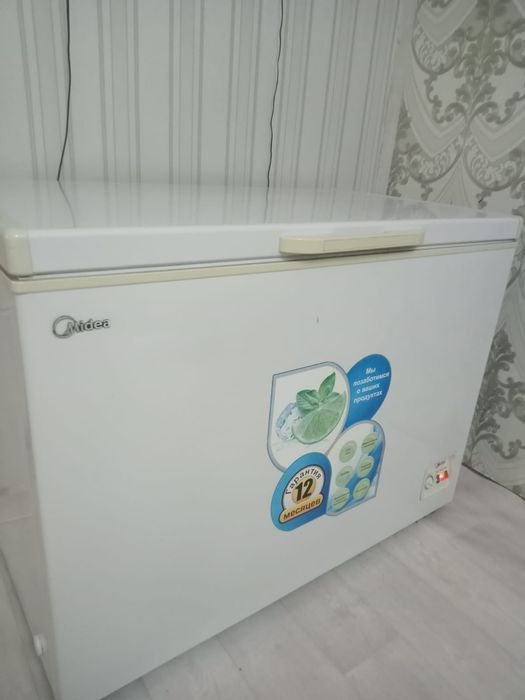 Продам большой морозильник.