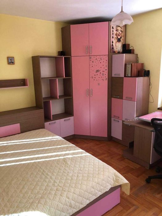 Два етажа от триетажна къща в кв. Вароша - 1500€/м2