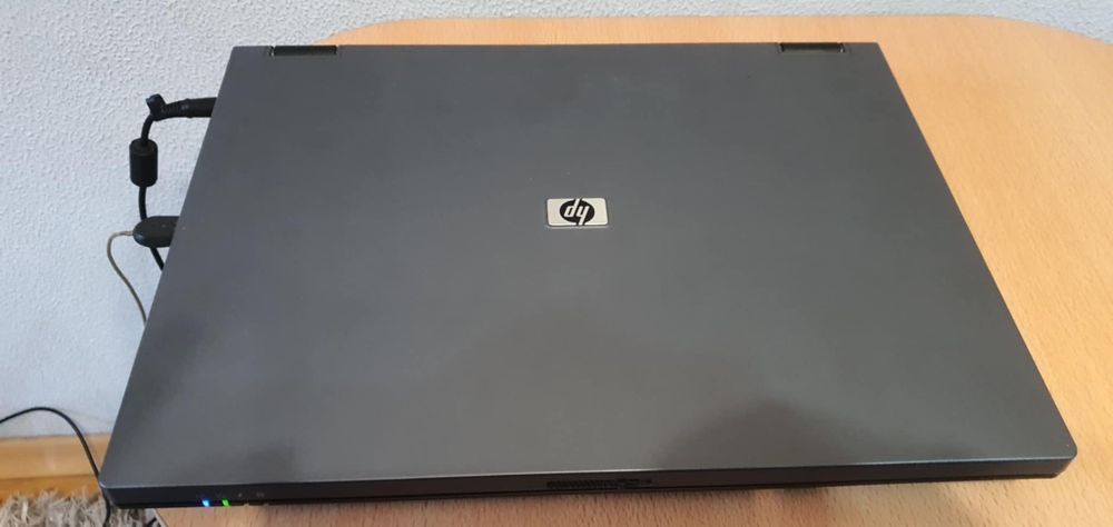 Vând laptop HP cu încărcător