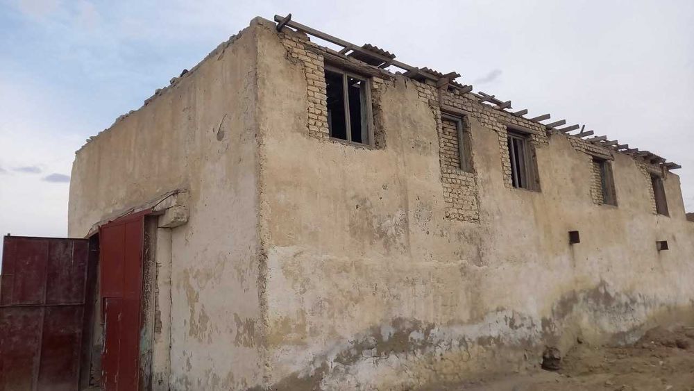 Noturar bino sotiladi