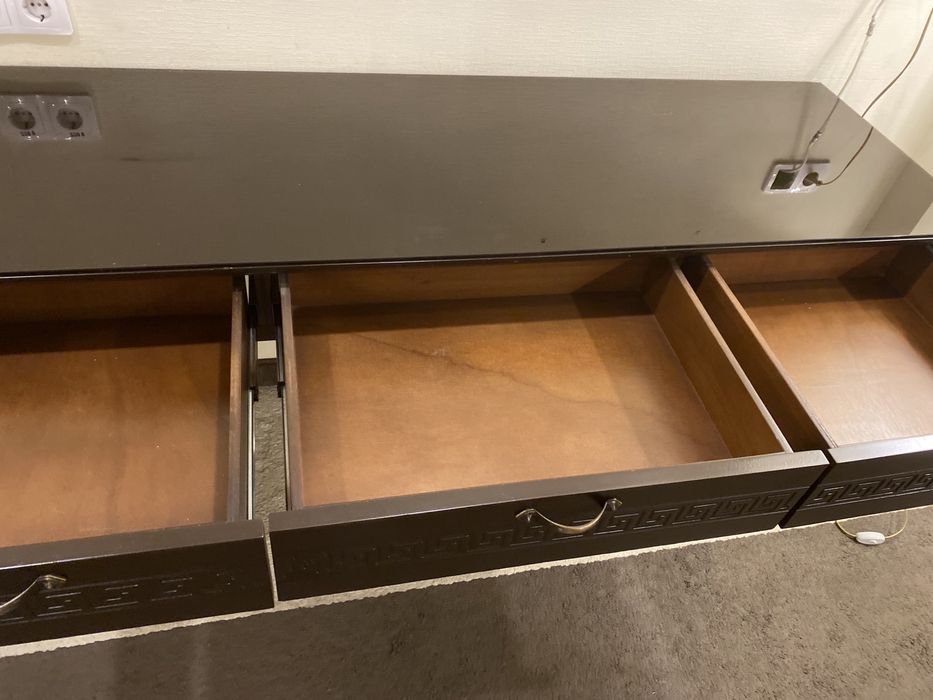 Писменный стол со стелом с мягкими стульями дерево Турция  оптом