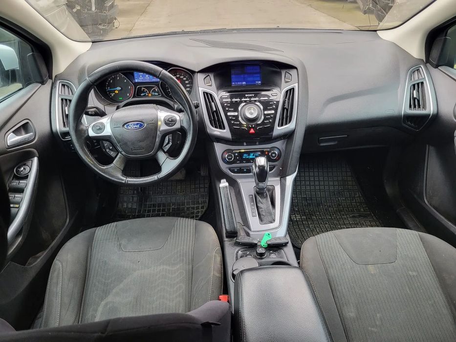 Dezmembram Ford Focus 3 break 2012 Bara fata/ Capota/ Faruri