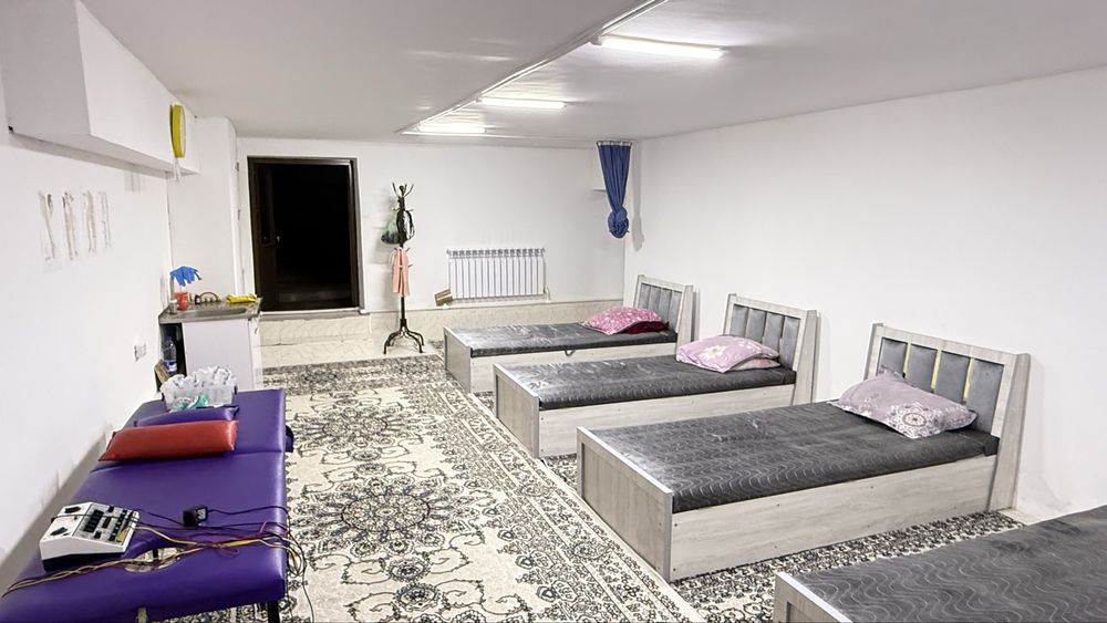 Продается дом,530кв,10 спальных комнат,подвал.