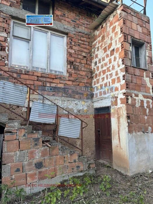 Къща в с. Зелениград 75 м² и двор 390 м²