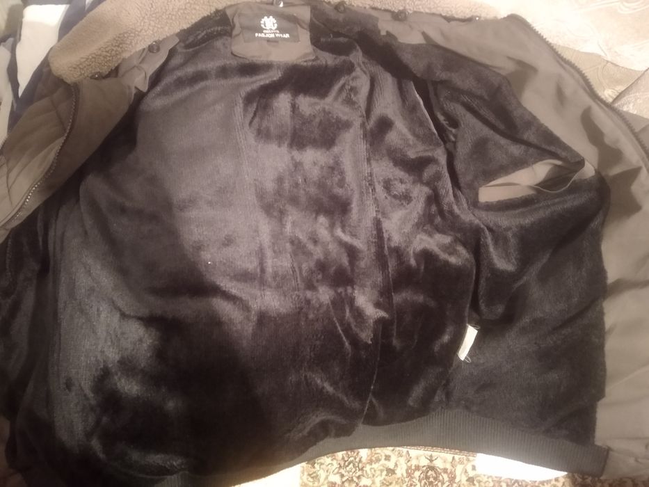 2та Зимний куртка, состояние зор хеч каери йиртилмаган. Арзон нархда