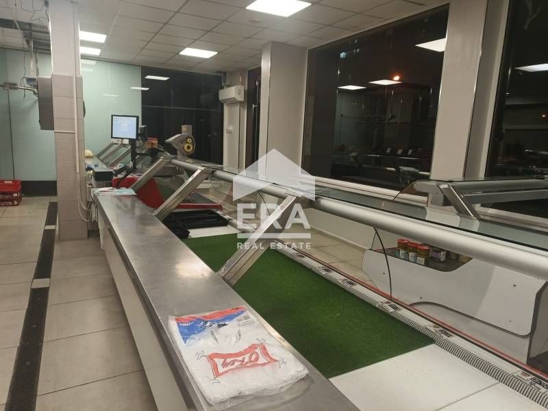 Функциониращ търговски обект със статут на  магазин  за продажба, кв.