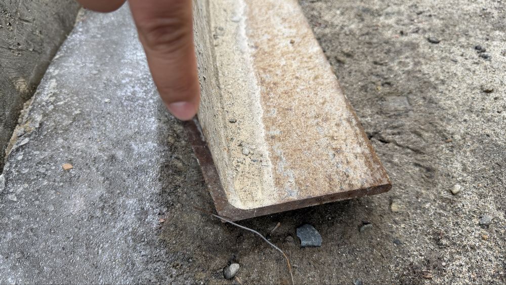 Продам советский металлический уголок