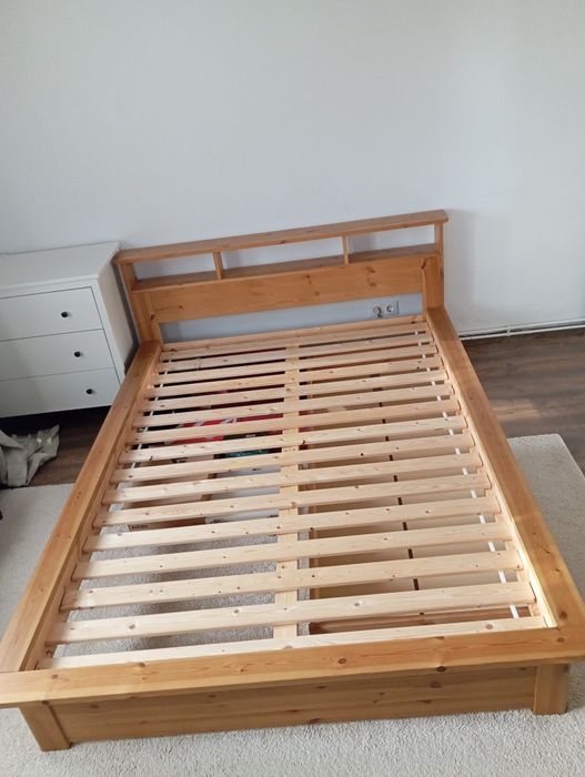 Pat matrimonial de lemn stare impecabila