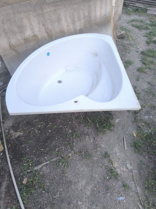Продам углавую ванну