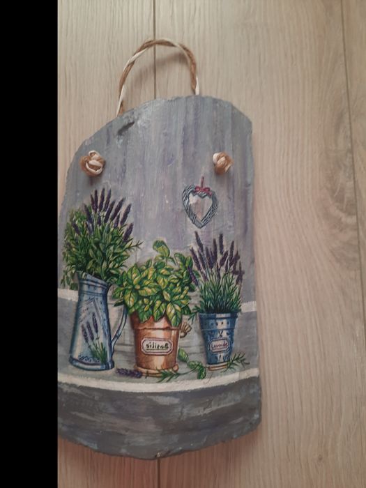 Керемиди ,  ръчно изработени с техника- декупаж.