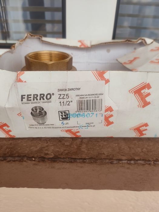 Спирателен кран и възвратен клапан за водна помпа