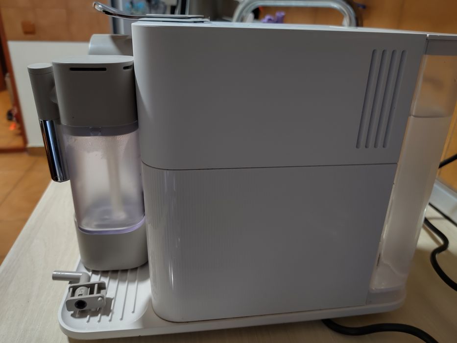 Expresor DeLonghi Nespresso Latissima One