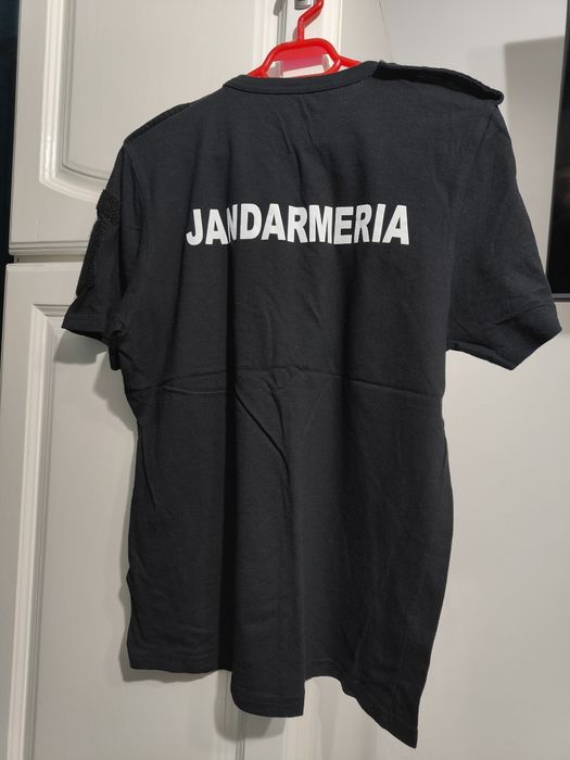Tricou la baza gatului jandarm