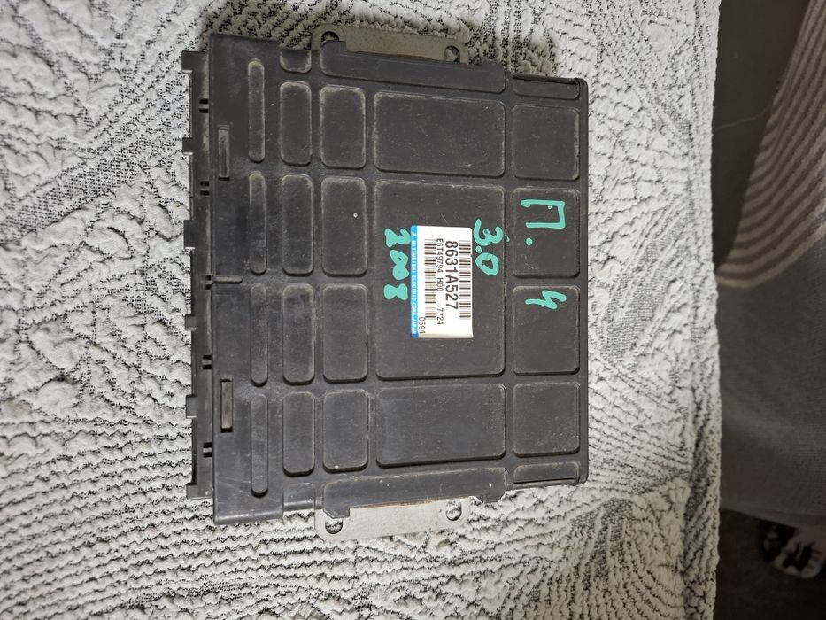 Электронный блок управления Mitsubishi Pajero 4