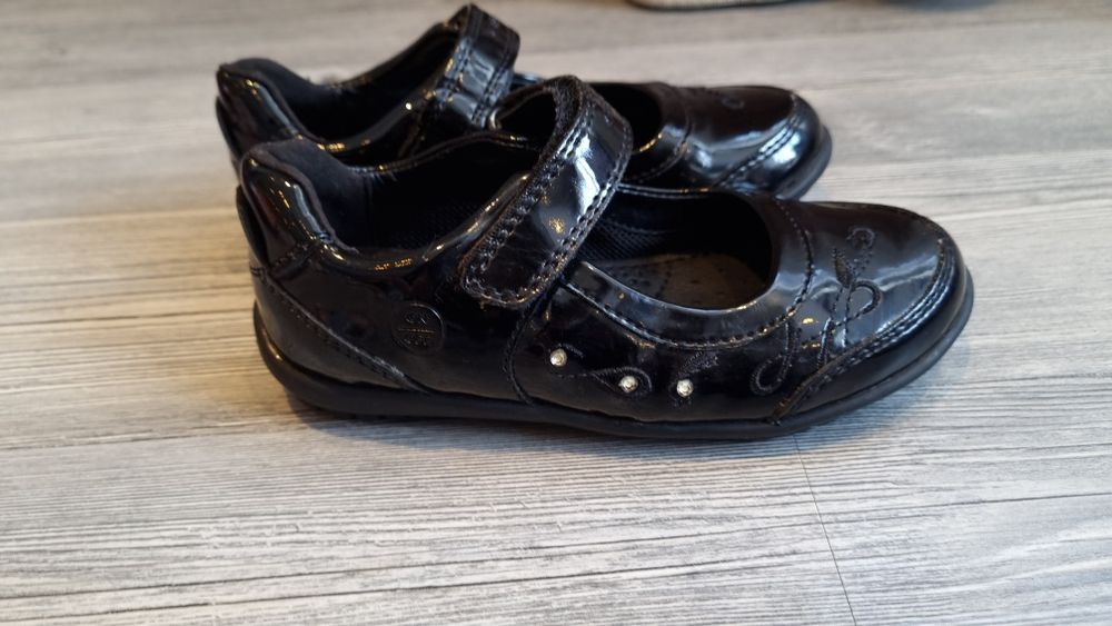 Нови обувки GEOX