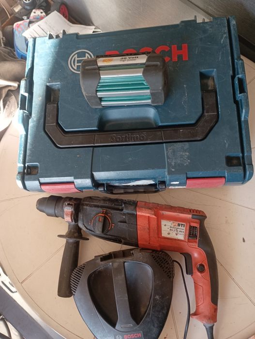 Bosch перфоратор, зарядно, куфар