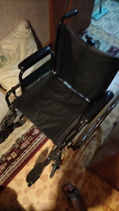 Коляска инвалидная,новая