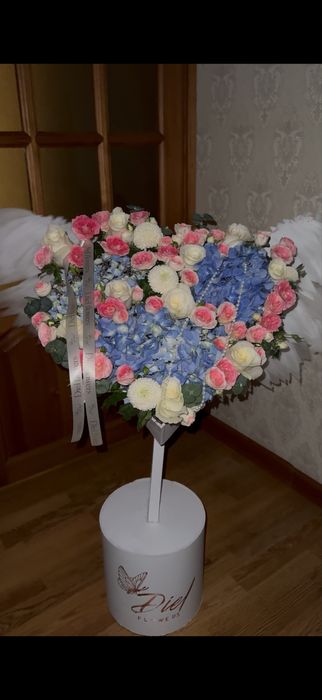 букет с крыльями