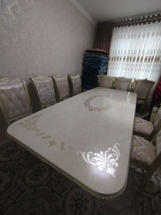 Stol stul sotiladi 12 tali