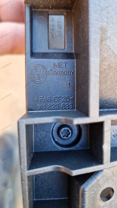 Maner deschidere capota VW Passat B6 cod 1K1 823 633