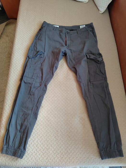 "Jake & Jones" и "Only and Sons", 36/32