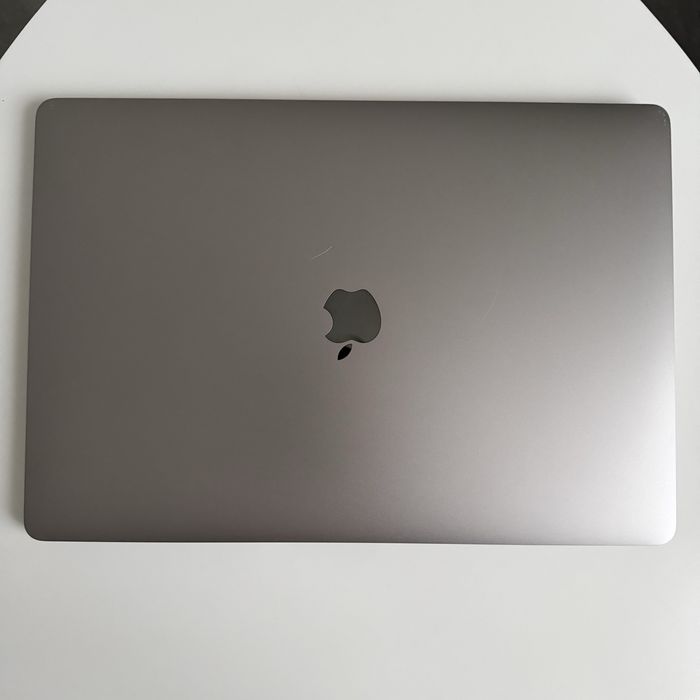 MacBook Pro 15 (2018) | VEGA 20 (4GB) | 32GB RAM | 2TB SSD | i9